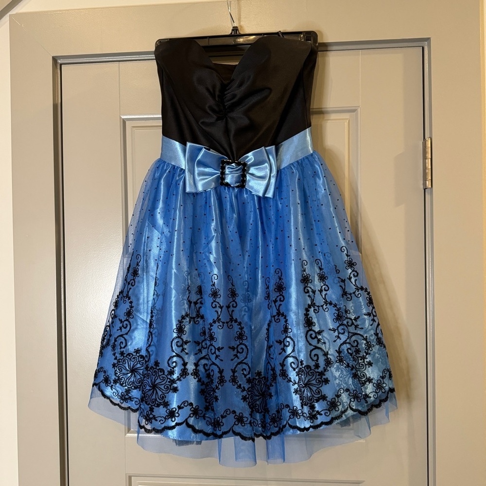 JESSICA MCCLINTOCK | Black and blue formal strapless gown